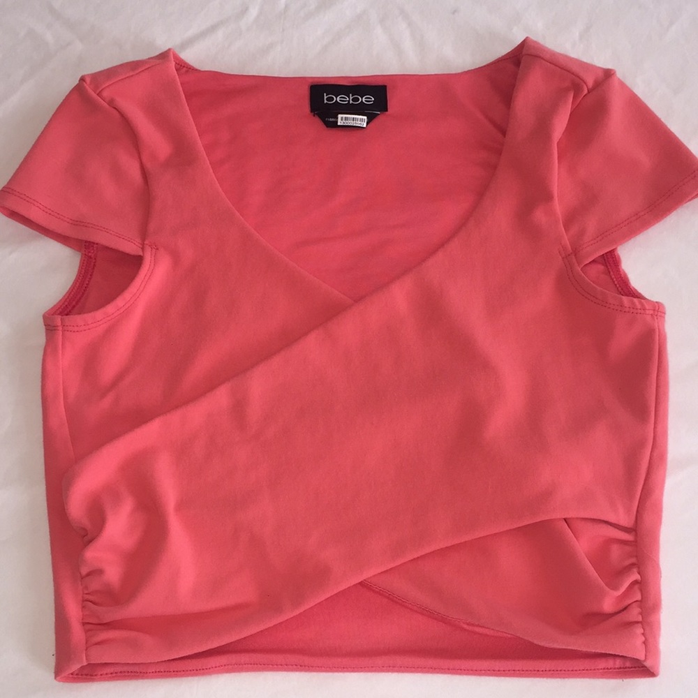 BEBE cute Crop Top ☀️